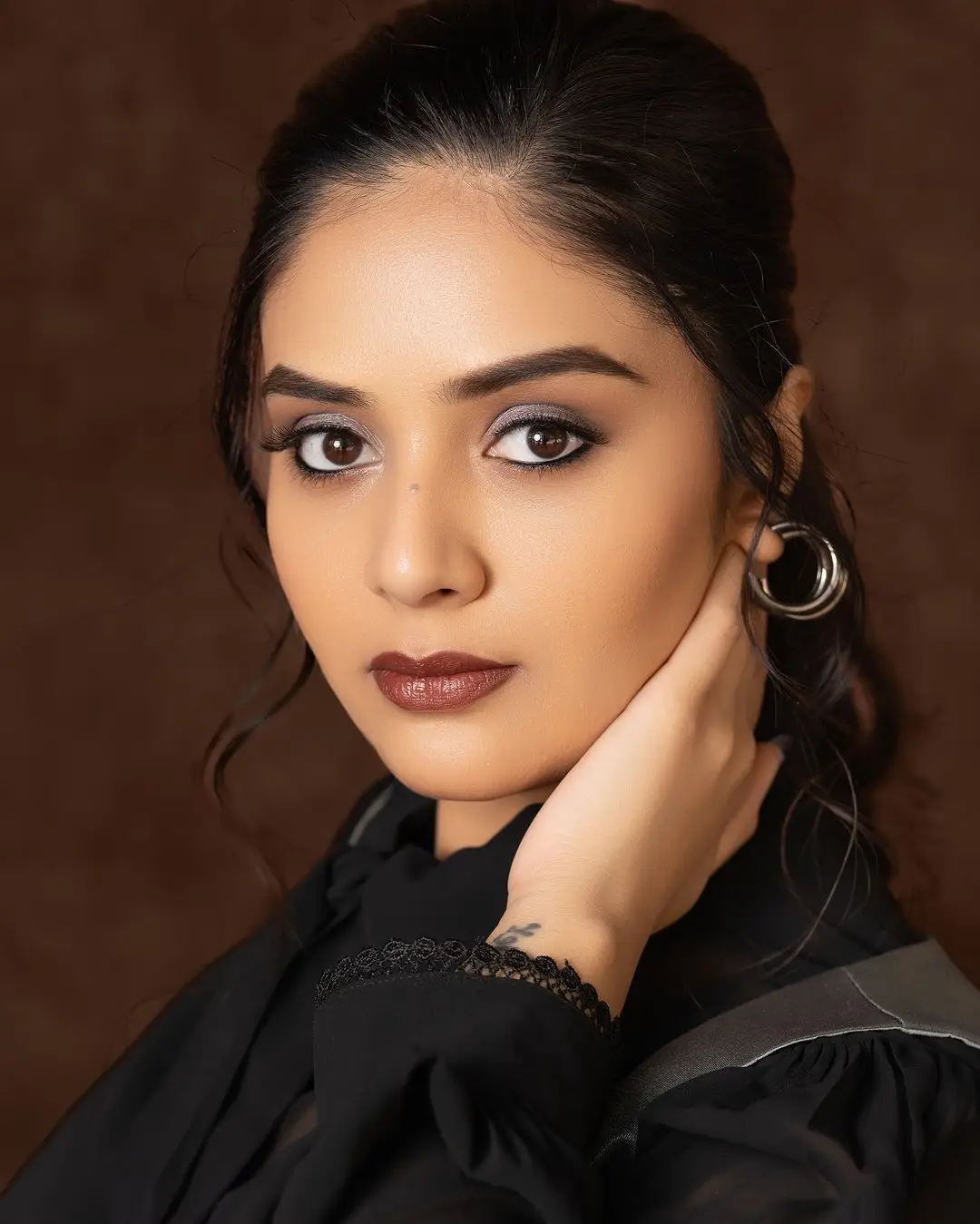 Gemini TV Anchor Sreemukhi in Long Black Gown